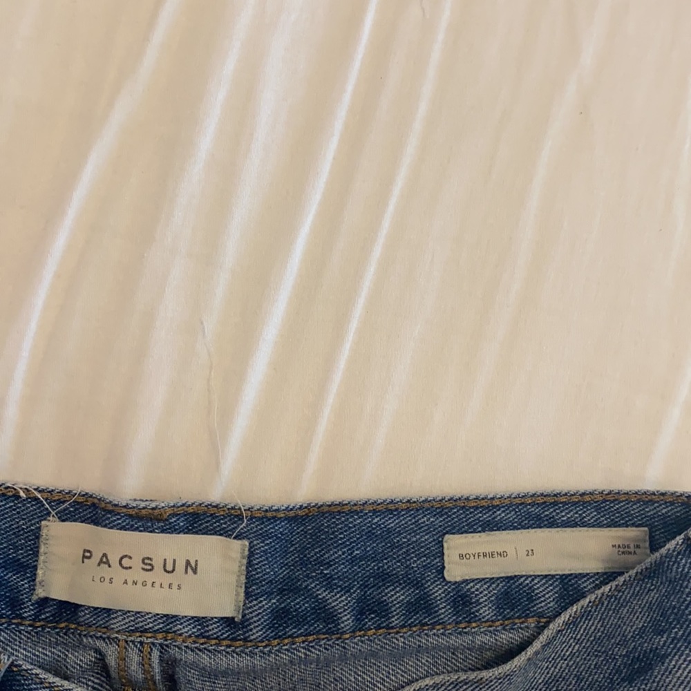 PacSun Ripped Boyfriend Jeans - Picture 2 of 5